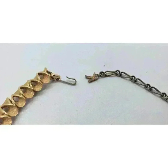 Vintage Necklace Gold Textured Wavy Loops Signed Kramer K Dangle Rare Fancy - Picture 5 of 9